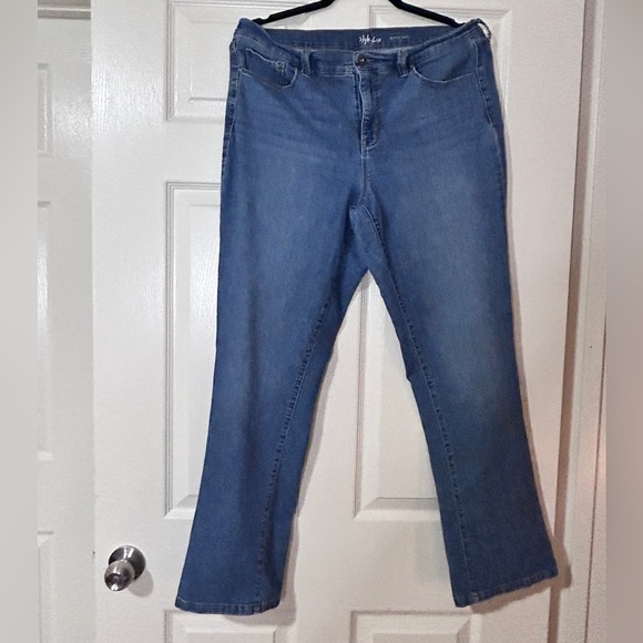 Pre-loved — Style & Co Women's Bootcut Jeans in 12 Short - Picture 3 of 6
